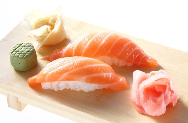 Read more about the article Od sashimi po uramaki – krótka historia najpopularniejszych rodzajów sushi
